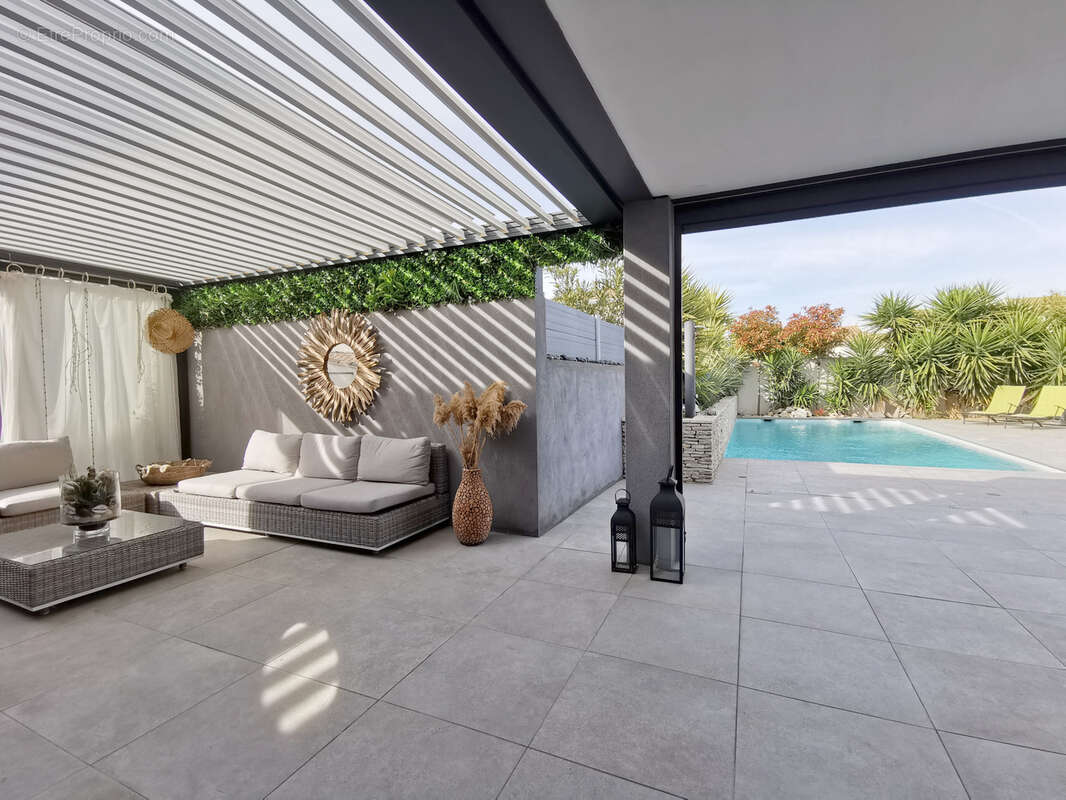 Maison à SAINT-LAURENT-D'AIGOUZE