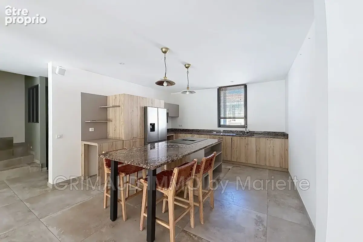 Maison 5 pièces 145 m² à vendre à Cogolin (83310) - photo 4