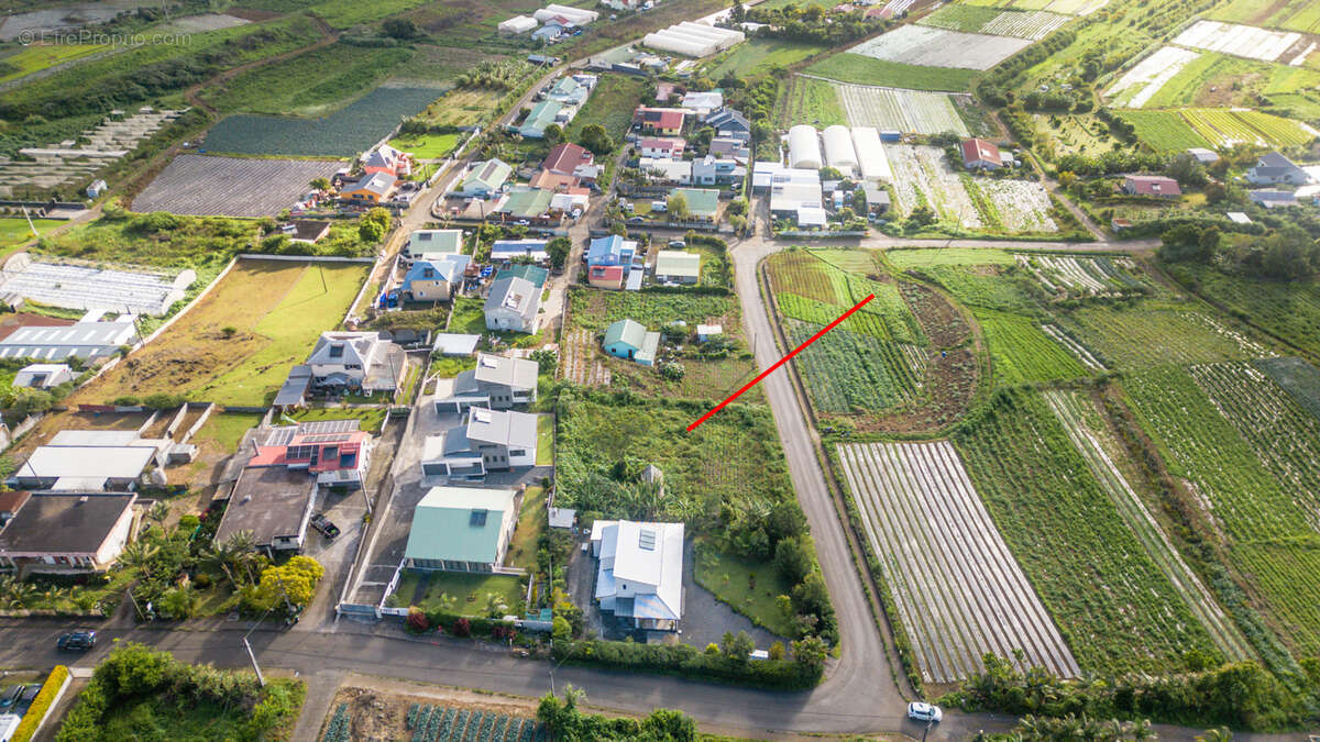 Terrain à SAINT-PIERRE