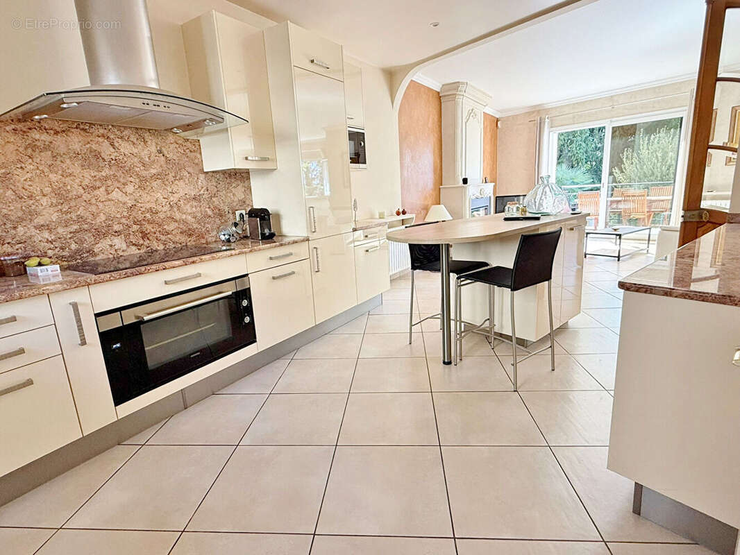 Maison à L'HAY-LES-ROSES