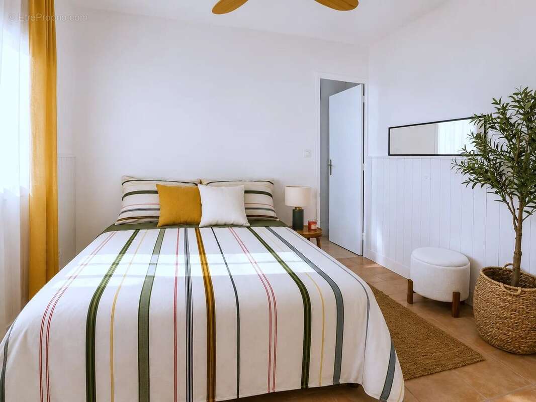 EXCLUSIVITÉ HYERES - Maison de village rénovée avec vue mer au centre historique - Grande cave ! - photo 17