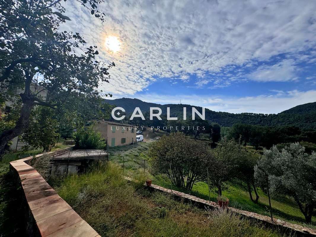 Terrain à PLAN-DE-LA-TOUR