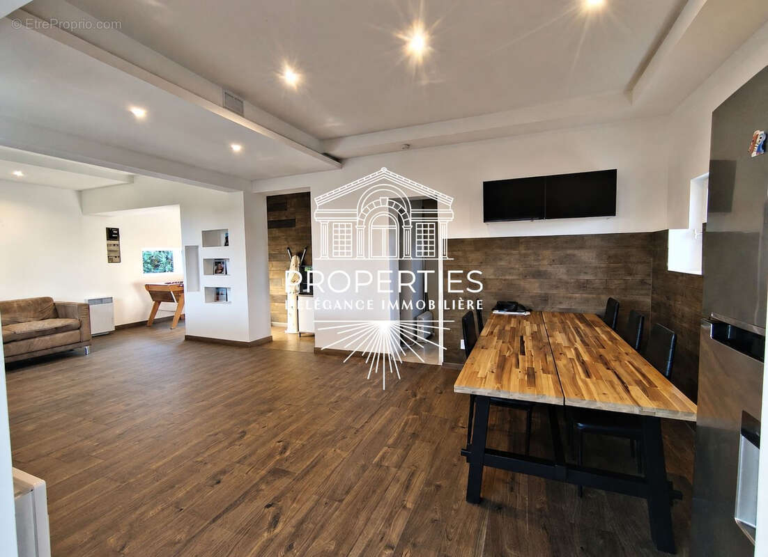 Bormes - maison renovee de 131 m² - divisee en deux appartements - photo 2