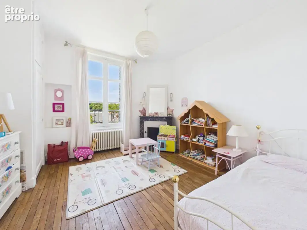 Demeure de caractère  de 376 m2 sur le plateau de Poitiers avec 10 chambres et jardin - photo 11