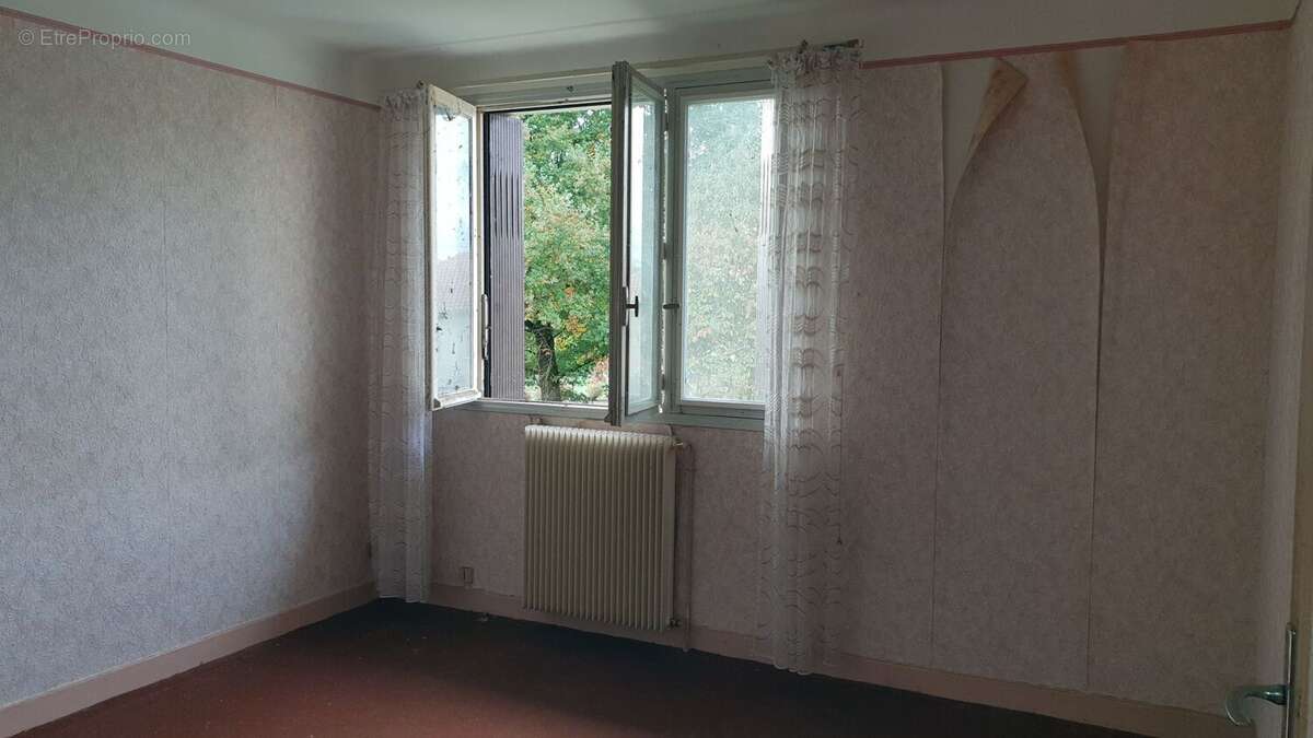 m chambre 6 rdc - Maison à TRIE-SUR-BAISE