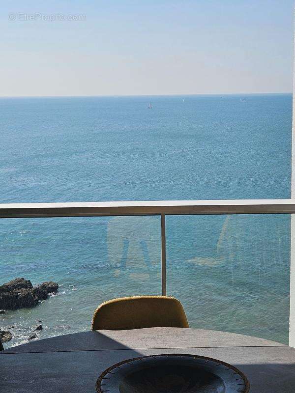 T3 71m² • Vue mer panoramique • Corniche 8e étage • Cave & Parking - photo 4