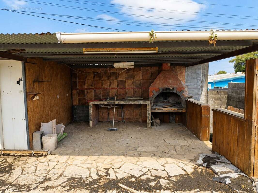 Maison 110 m² à Sainte-Suzanne  - photo 7