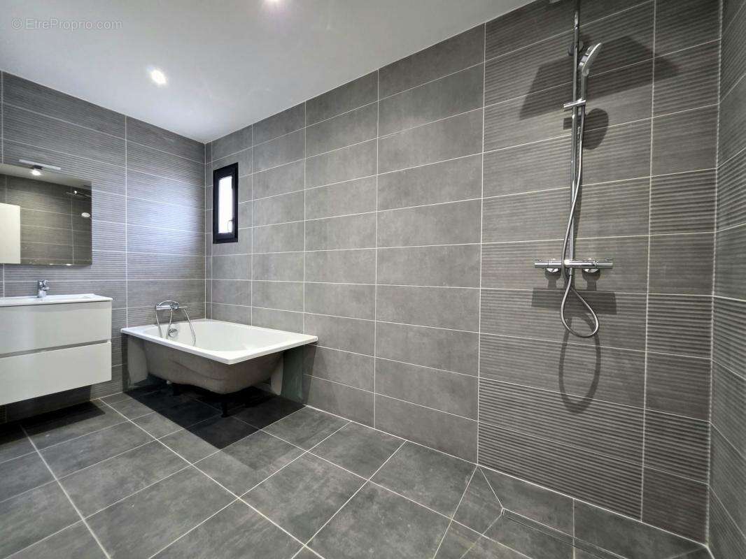 Maison à SAINT-LAURENT-DE-CHAMOUSSET