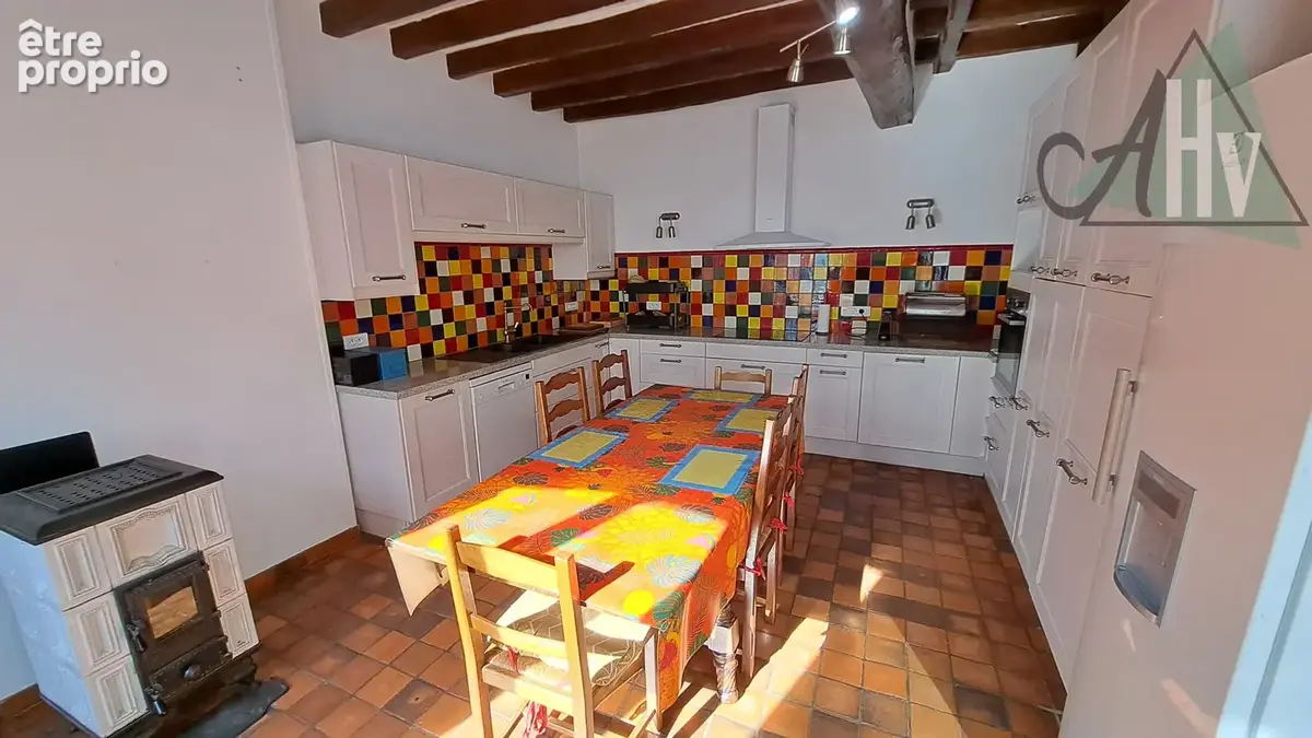 COURLON (89) - Belle maison de charme de 245 m2 avec 4 chambres, grande grange et dépendances. - photo 10
