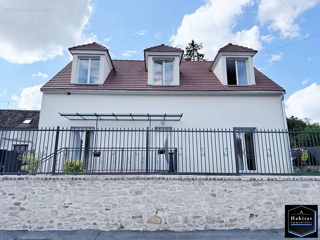 Maison à VER-SUR-LAUNETTE