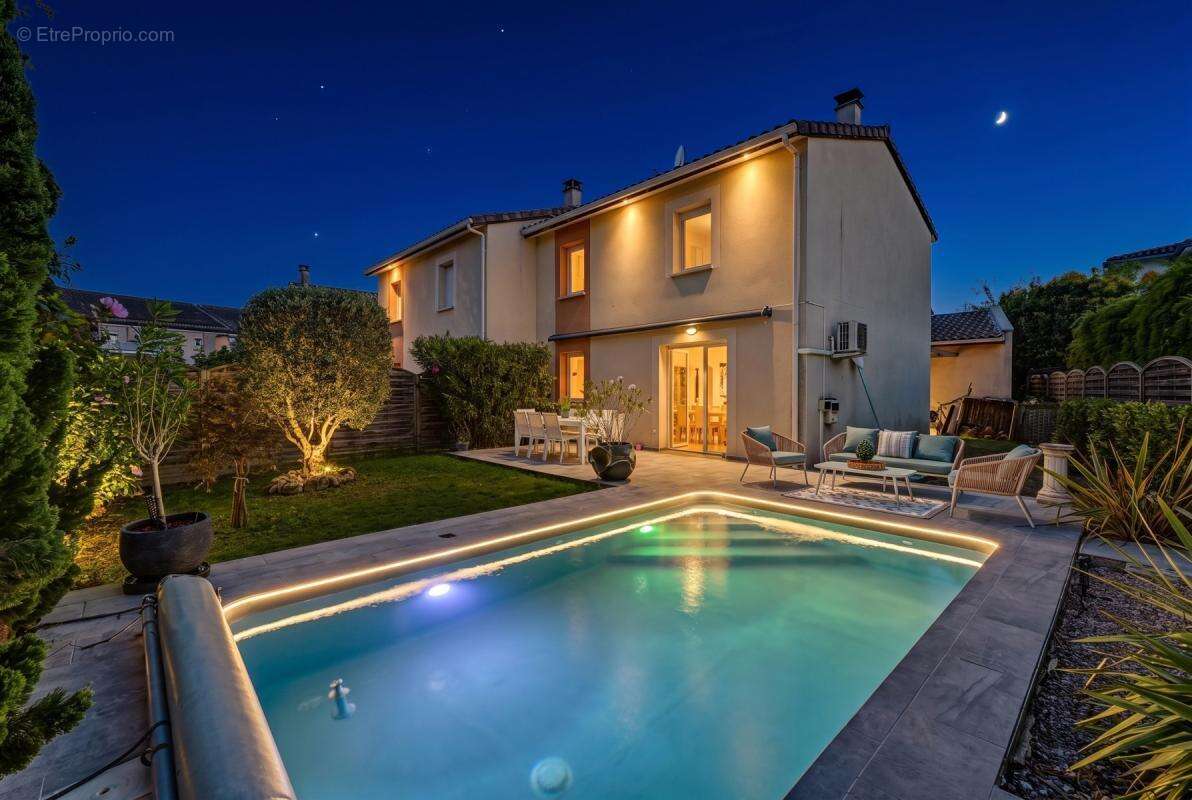 Maison T4 de + 86 m² avec Jardin, Piscine, Garage & Climatisation – Castelginest - photo 2