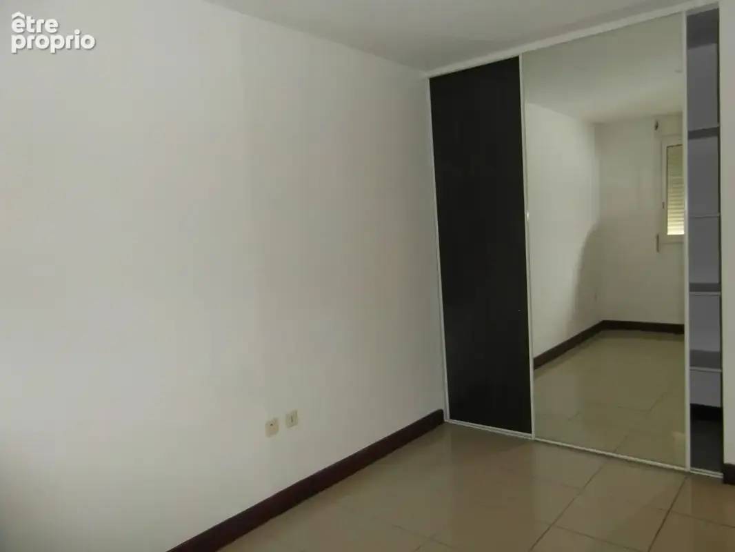 ST DENIS - T3 -5ème étage, 61 m² - photo 9