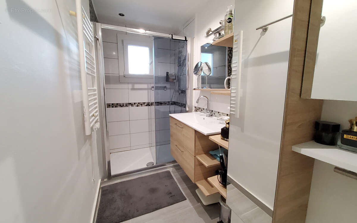 Appartement à CUERS