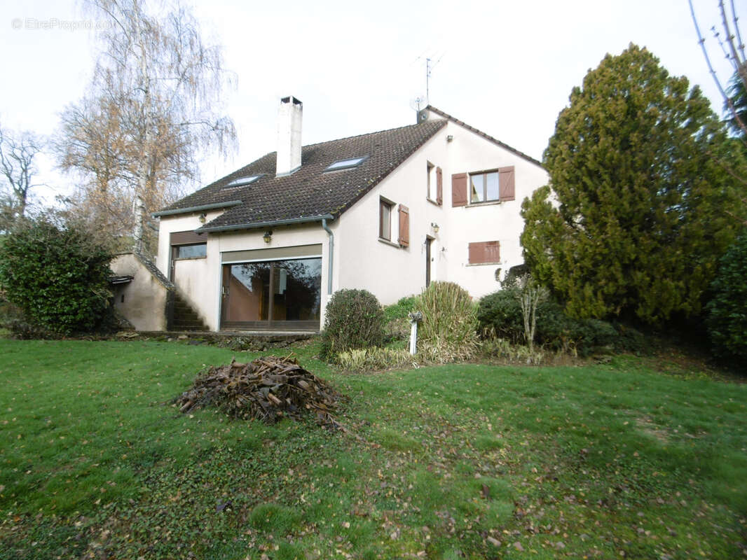 Maison à SAINT-JULIEN-DE-CIVRY