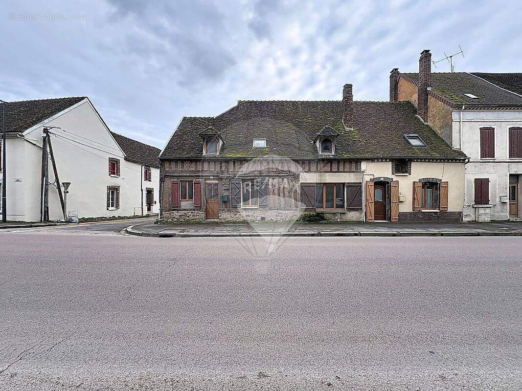 Maison à VILLENEUVE-L'ARCHEVEQUE