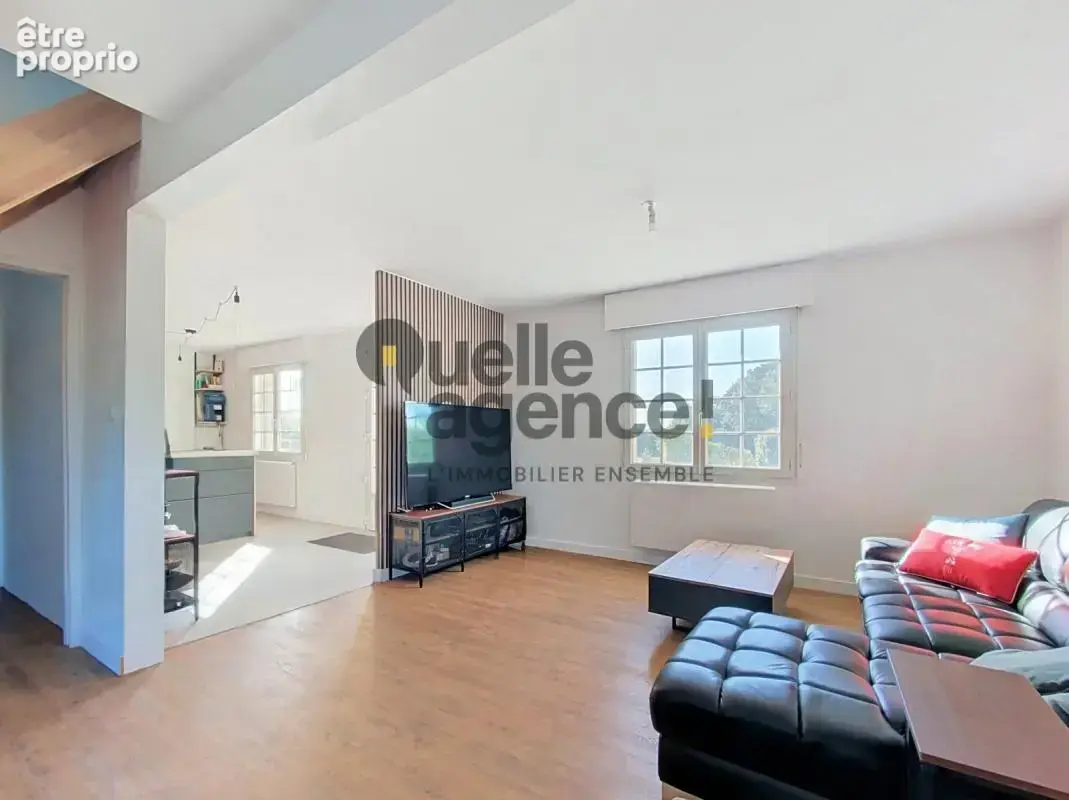  PLOUIGNEAU – Maison familiale entièrement rénovée - 3 chambres avec grand jardin - photo 12