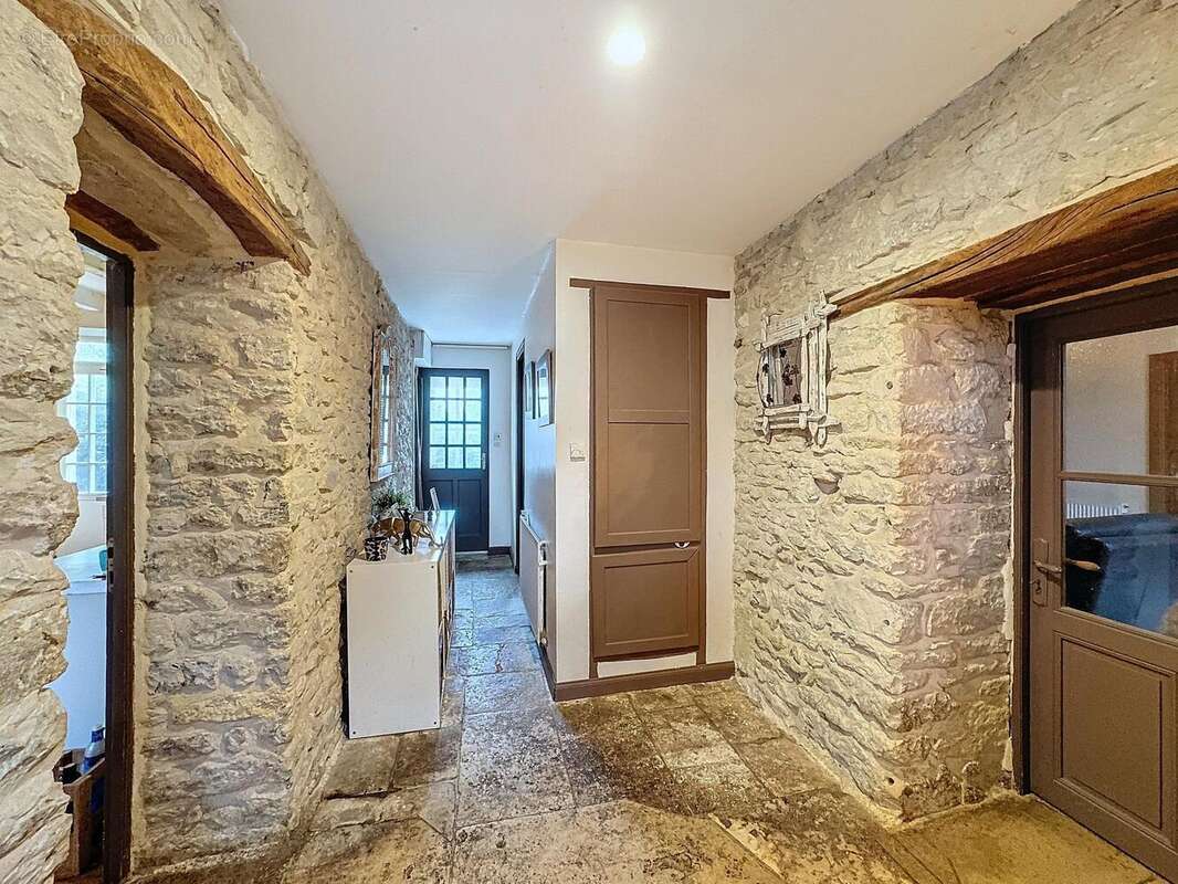Photo 3 - Maison à VOUZAILLES