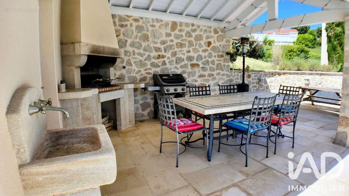 Maison 196 m² à Monistrol-Sur-Loire  - photo 4