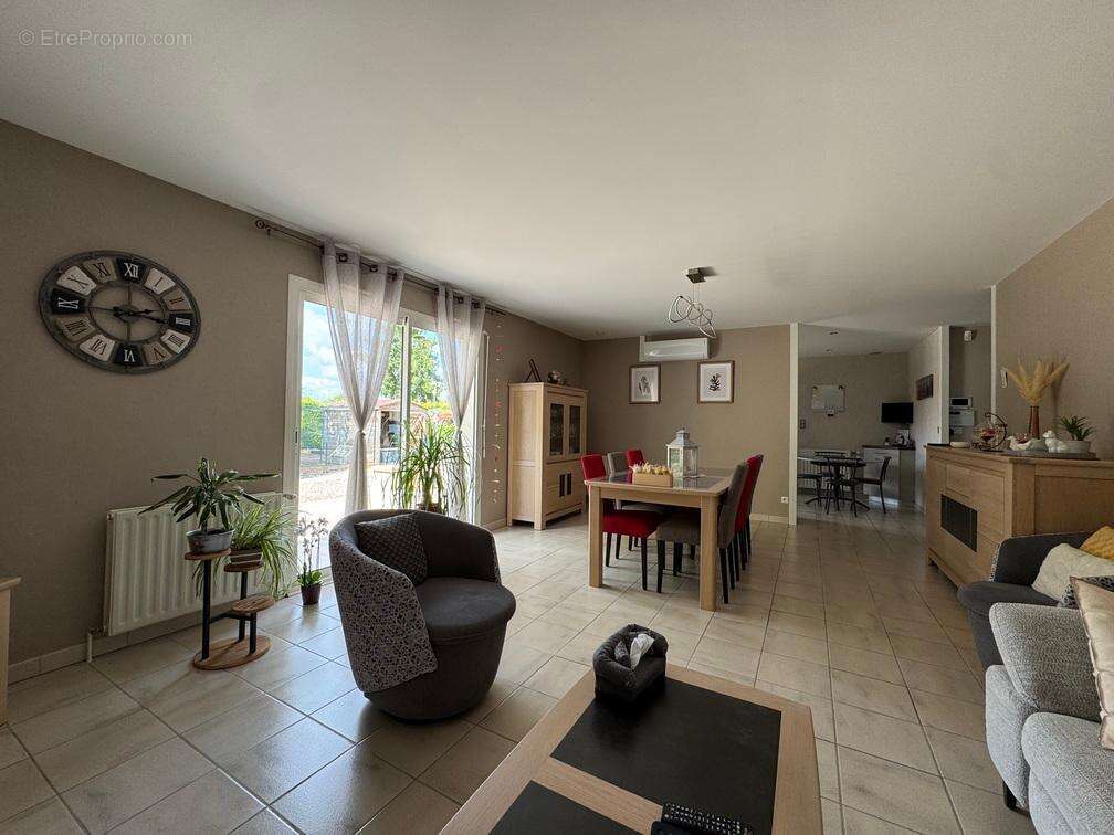   - Maison à SAINT-JACQUES-DE-THOUARS