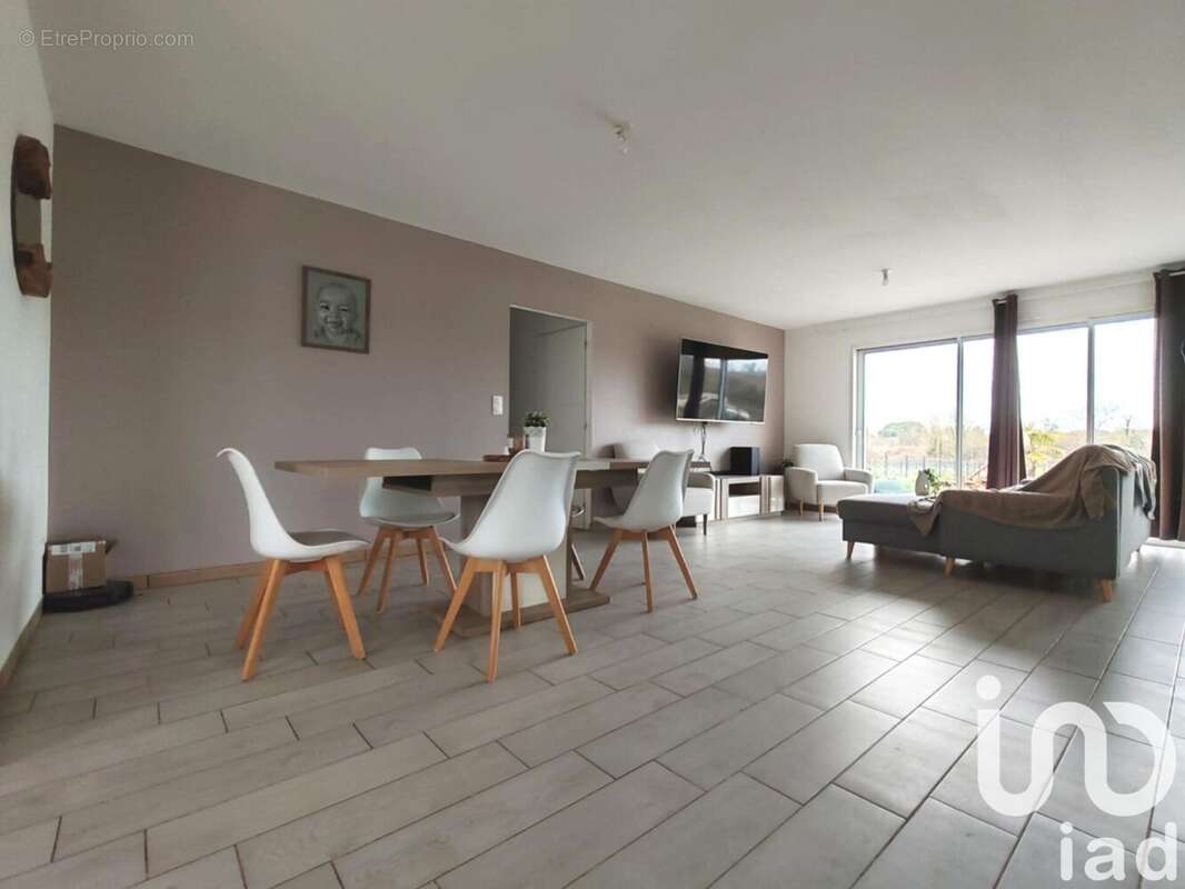 Photo 3 - Maison à SURGERES