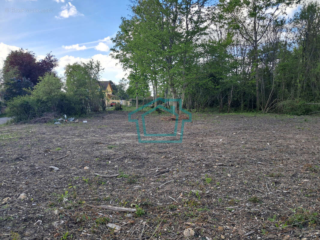 Terrain à GARANCIERES