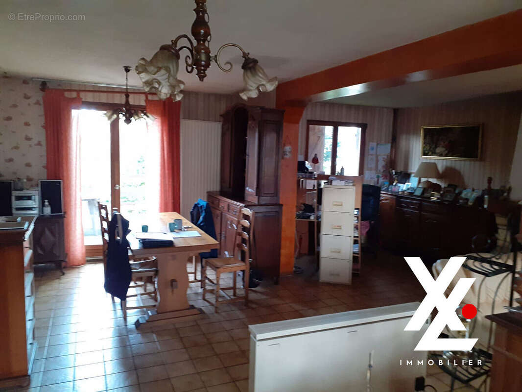 Maison à VELAINE-EN-HAYE