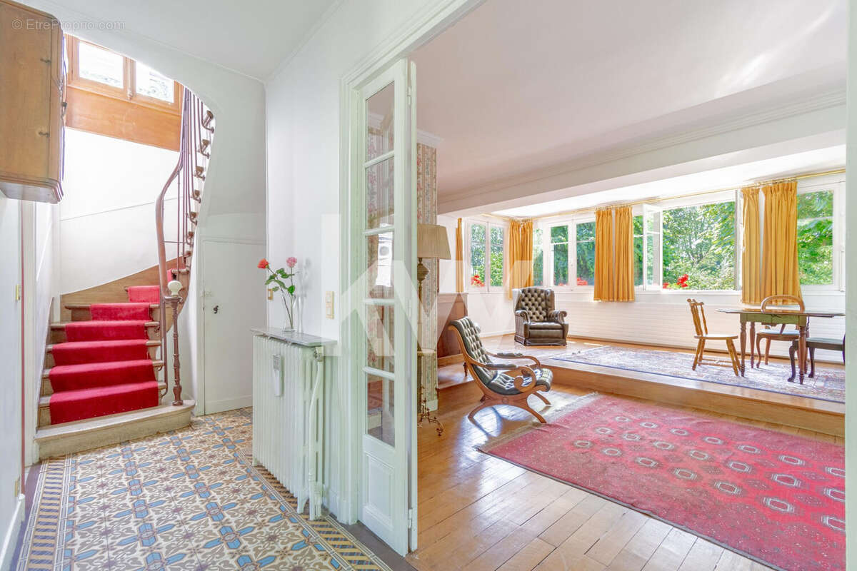 Maison 255 m² à Chelles  - photo 8