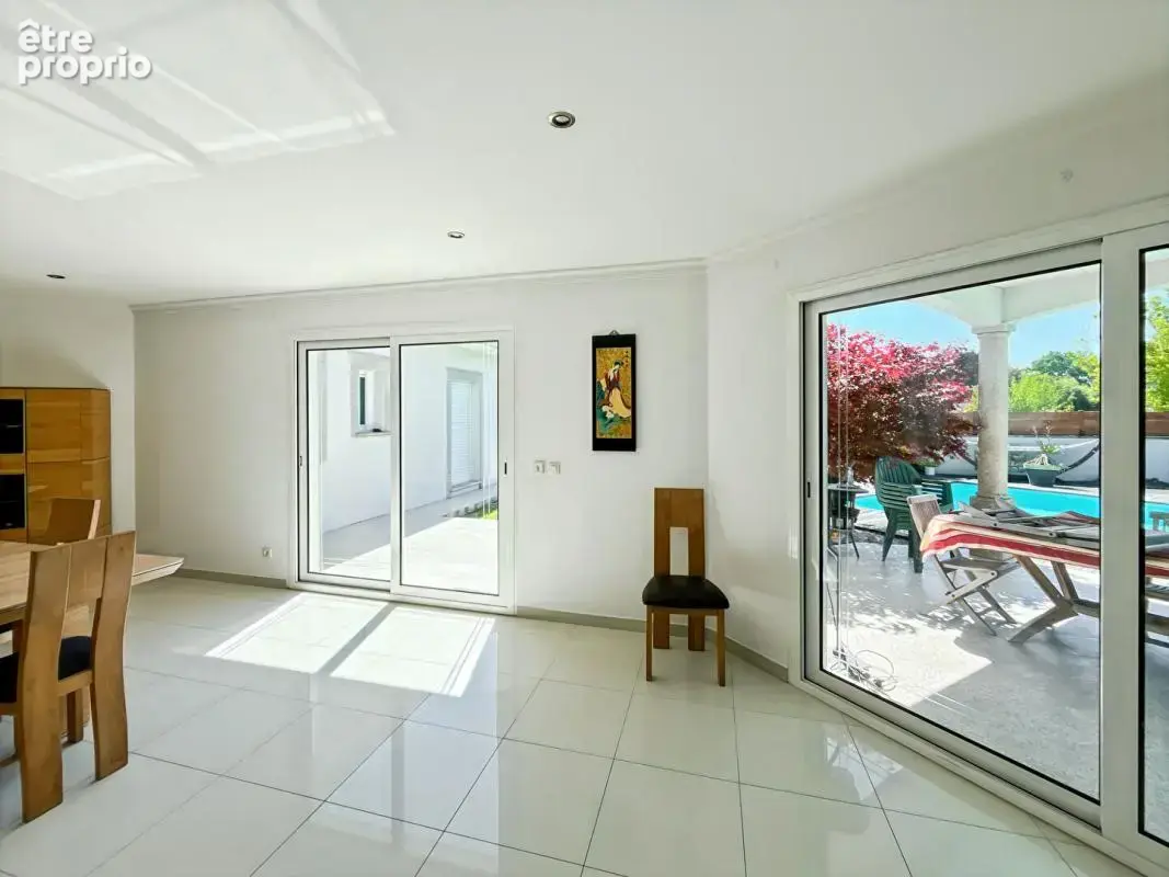Maison familiale 150 m² - 4 chambres - Piscine - Garage - Ambarès - photo 11