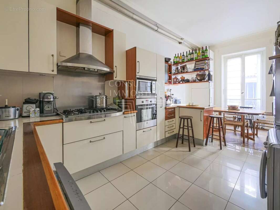 Appartement à PARIS-8E