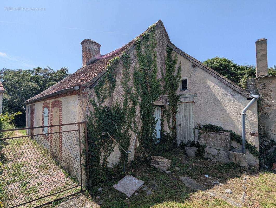 Maison +100m2 à restaurer sur parcelle de 307m2 - photo 3