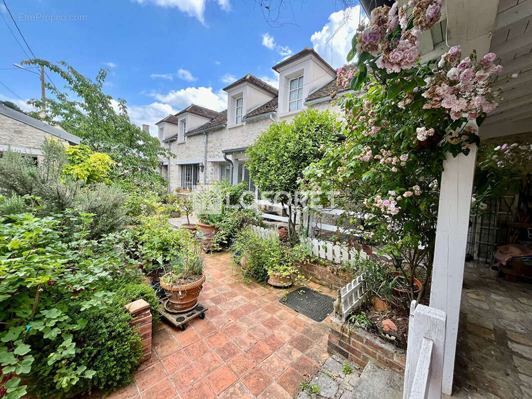 Propriété ancienne 7 pièce(s) 234.25 m2 - photo 3