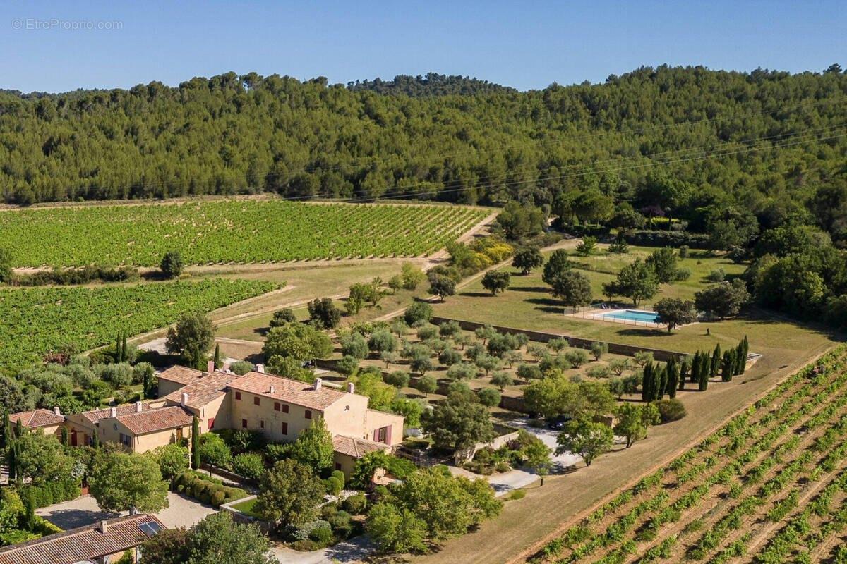 Dickjan POPPEMA d'eXp France vous propose un bel appartement sur une domaine viticole - Appartement à PERTUIS