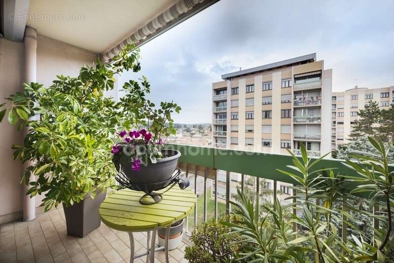 Appartement à SAINT-GENIS-LAVAL