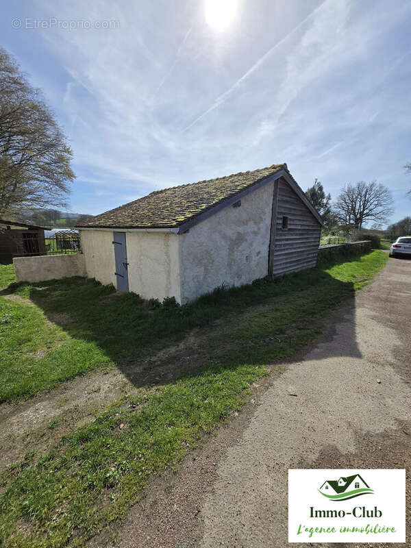 Maison à SAINT-HILAIRE-EN-MORVAN