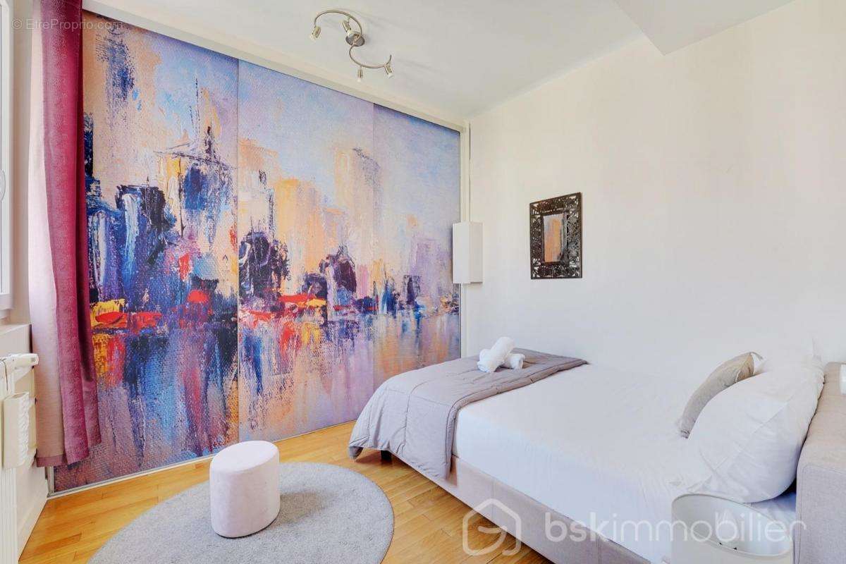 Appartement à NEUILLY-SUR-SEINE