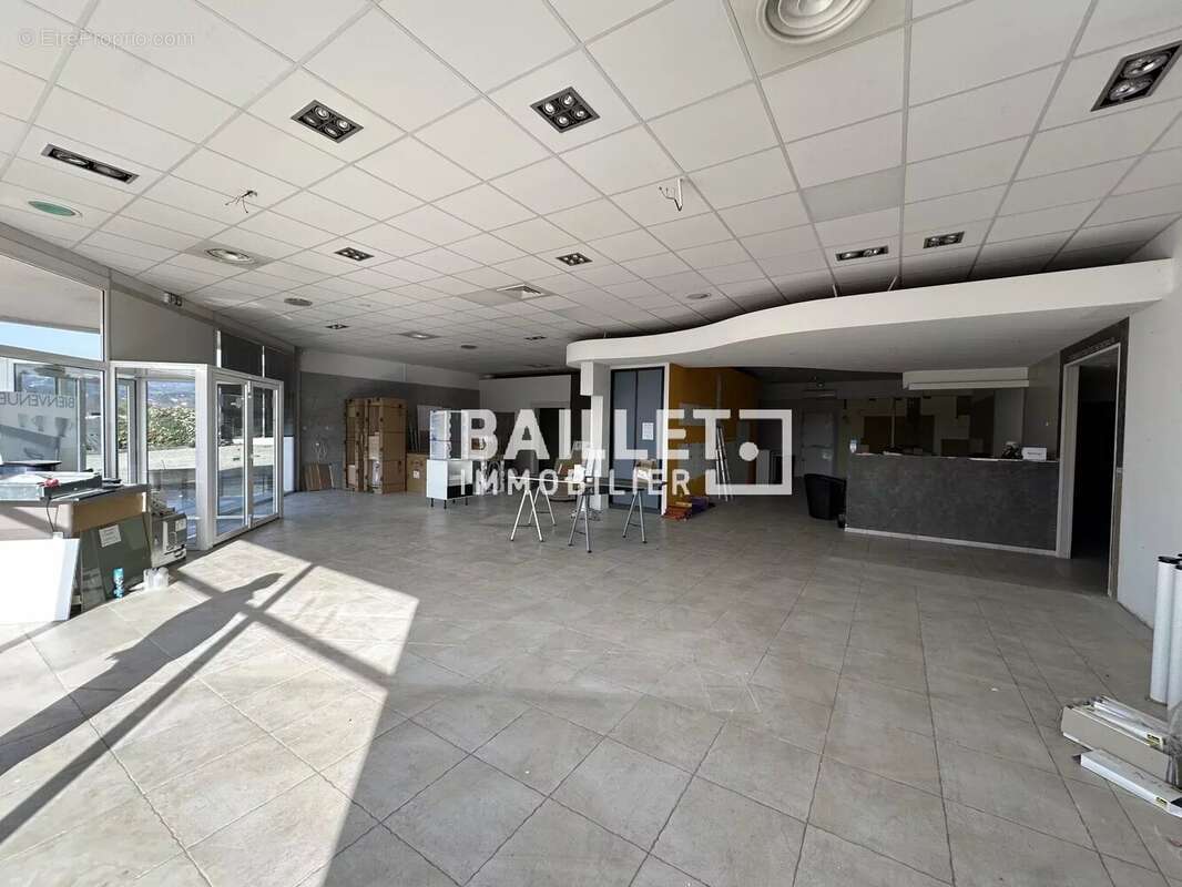 Commerce à TOURRETTES