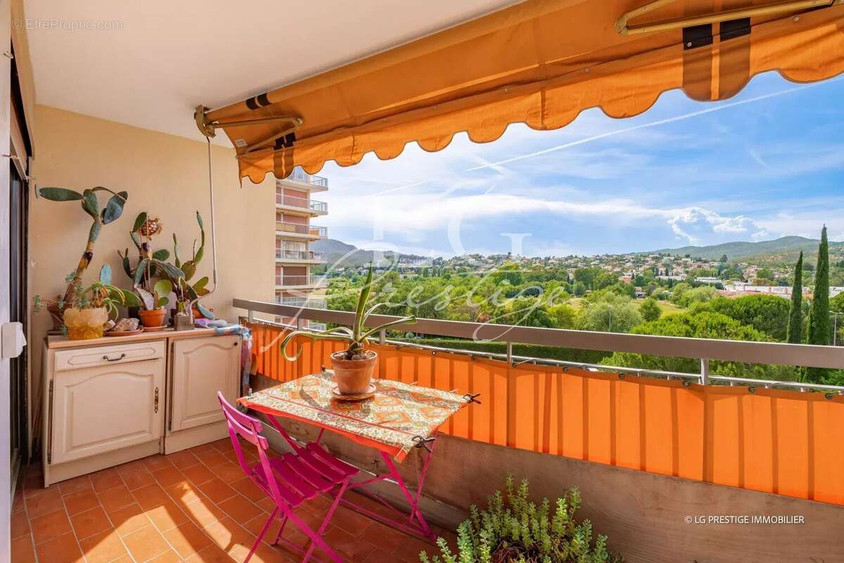 Appartement à MANDELIEU-LA-NAPOULE