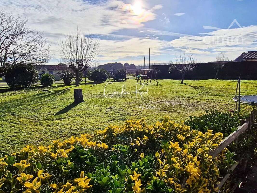 Maison à SAINT-CHRISTOLY-DE-BLAYE