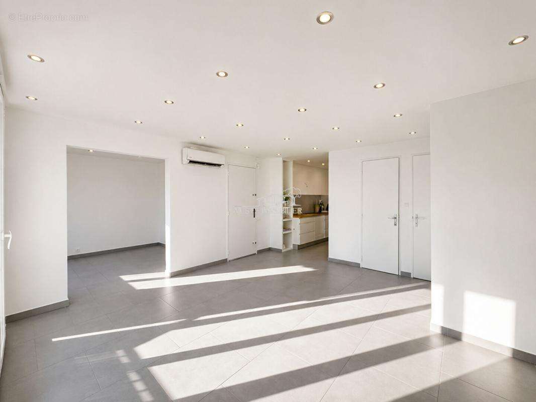 VITROLLES ? Secteur recherché du Rocher ? Appartement T4 rénové avec vue dégagée - photo 4