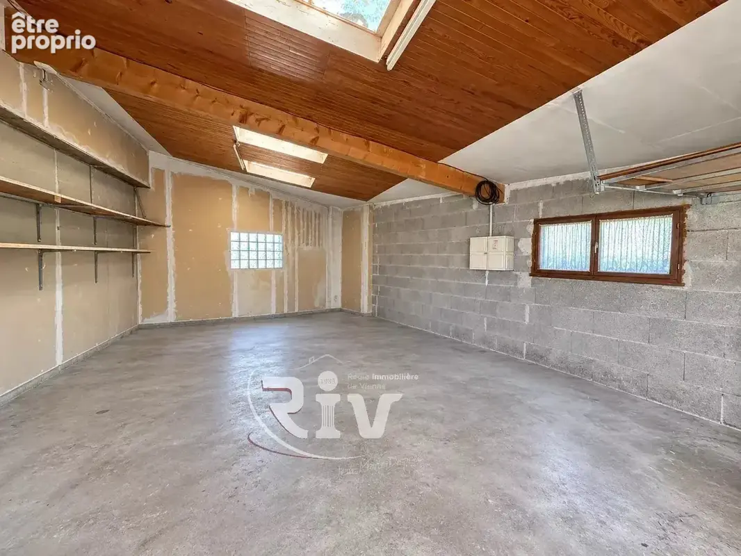 Maison familiale d’environ 120 m² avec grand garage, dépendances et terrain – COUR-ET-BUIS - photo 10