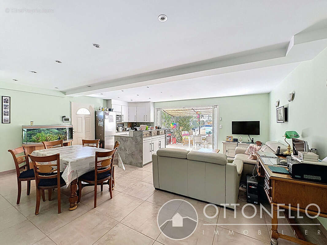 Maison à ROQUEBRUNE-SUR-ARGENS