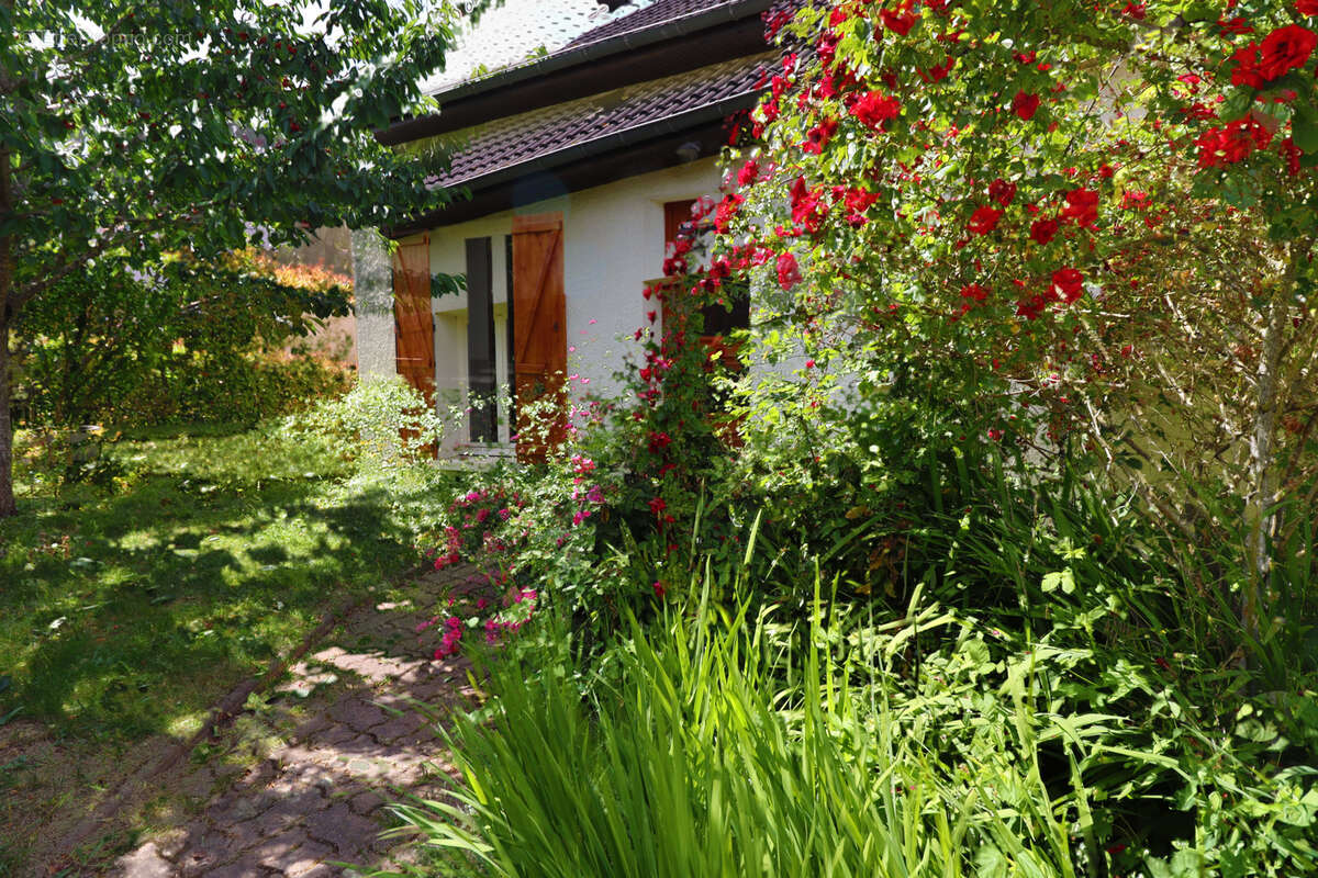 Maison familiale pleine de potentiel dans un environnement privilégié de 130 m2 - photo 2
