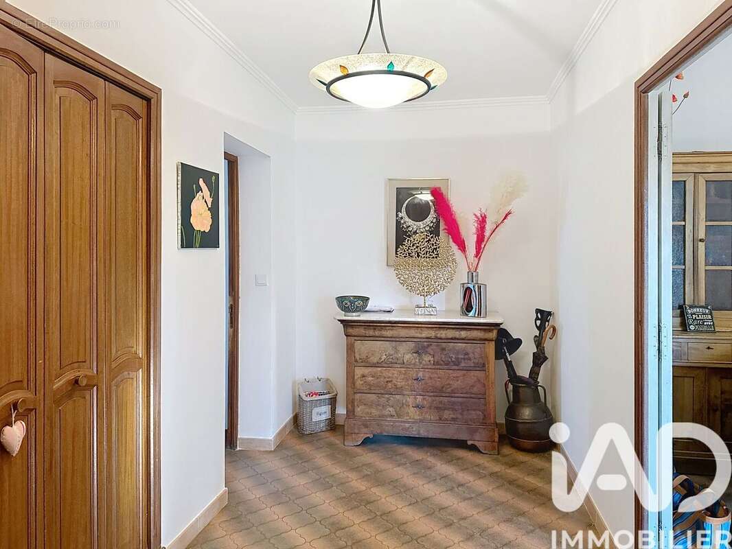 Maison 122 m² à Aups  - photo 5