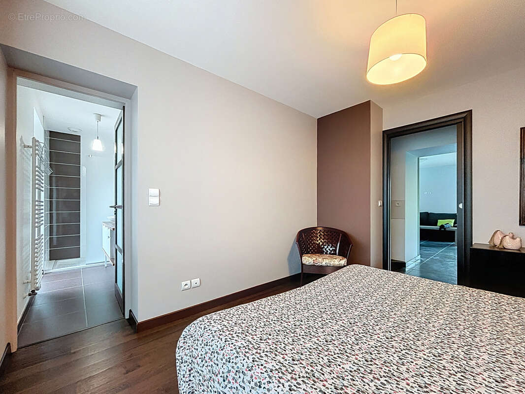 Romagnieu - Magnifique propriété pleine de charme 140m2 rénové, 370m2 pour vos projets sur 3,6 hectares de te - photo 7