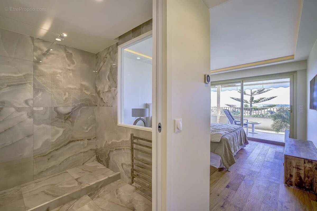 Cannes, Basse Californie - Appartement 4 pièces vue mer  111 m² - photo 32