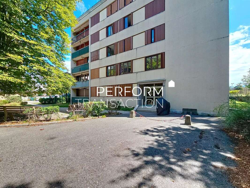 Appartement à FONTAINE