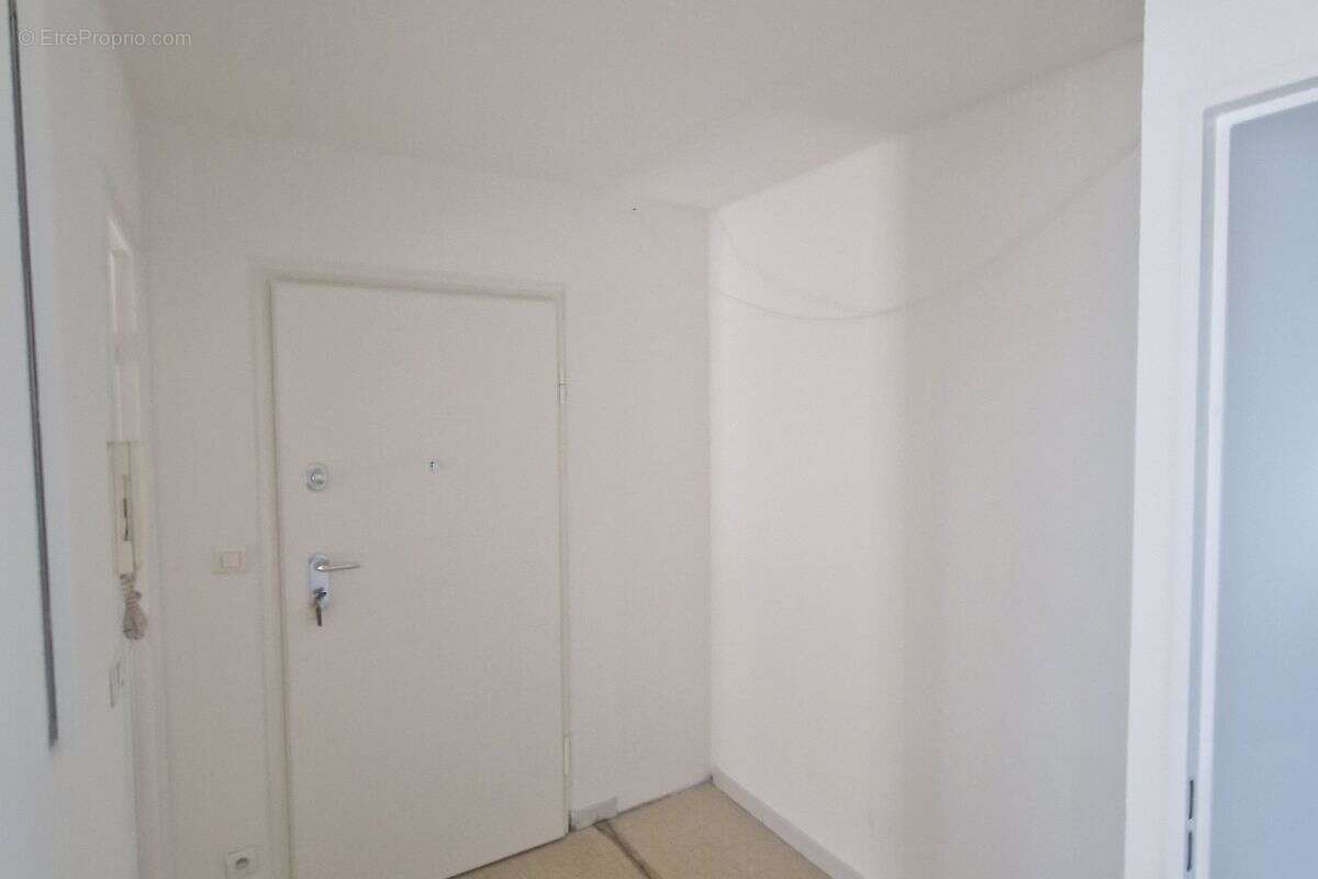 E3477C027L Très bon rapport qualité prix T3 de 69m² avec terrasse de 14m² en 3ième et dernier étage - photo 5