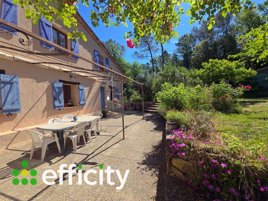 Maison 161 m² à Callas  - photo 4