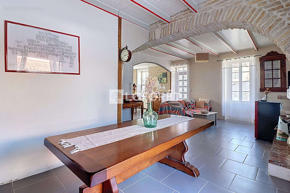 Maison à SAINT-CLEMENT-DES-BALEINES