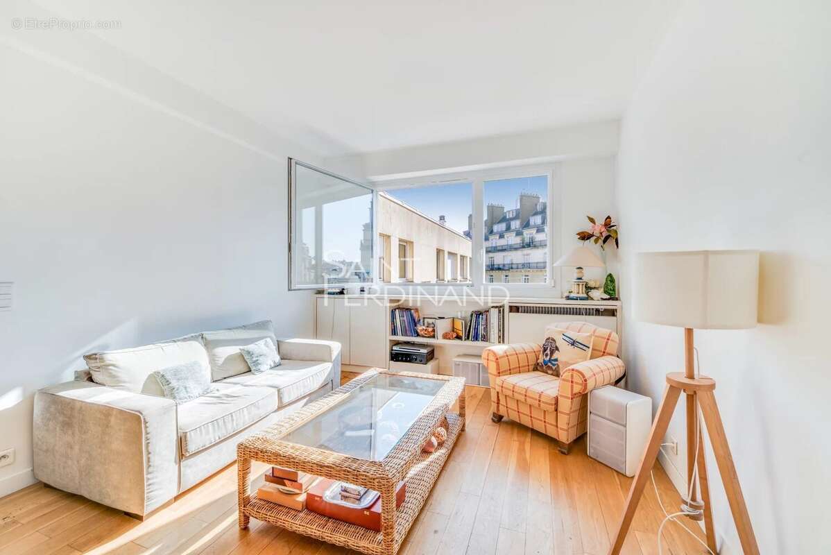 Appartement à NEUILLY-SUR-SEINE